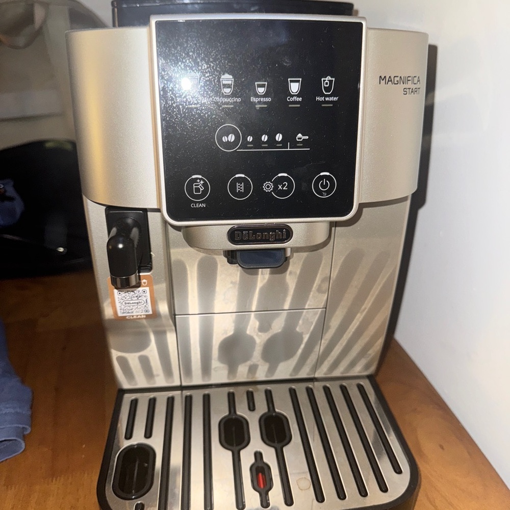 DeLonghi Magnifica Start Coffee Machine - Silver
